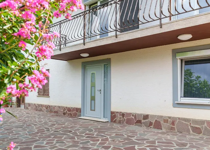 Vall Distria Konukevi