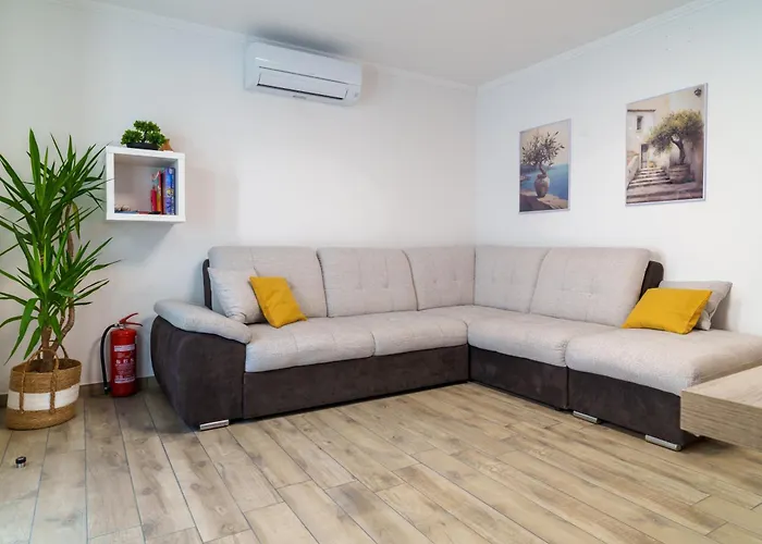 Konukevi Vall Distria *