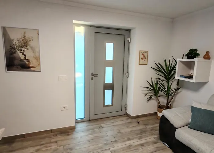 Konukevi Vall Distria *